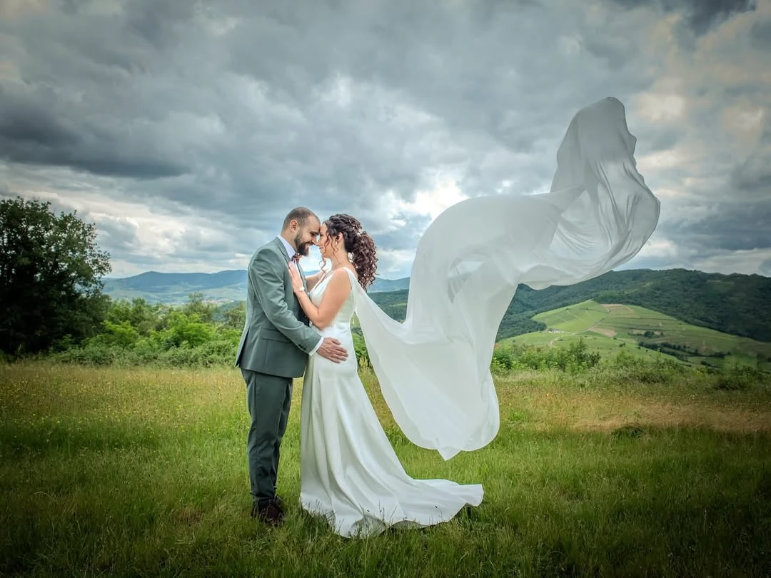 Mariée heureuse en robe Zoe Couture Saint-Étienne - Créations sur mesure Loire